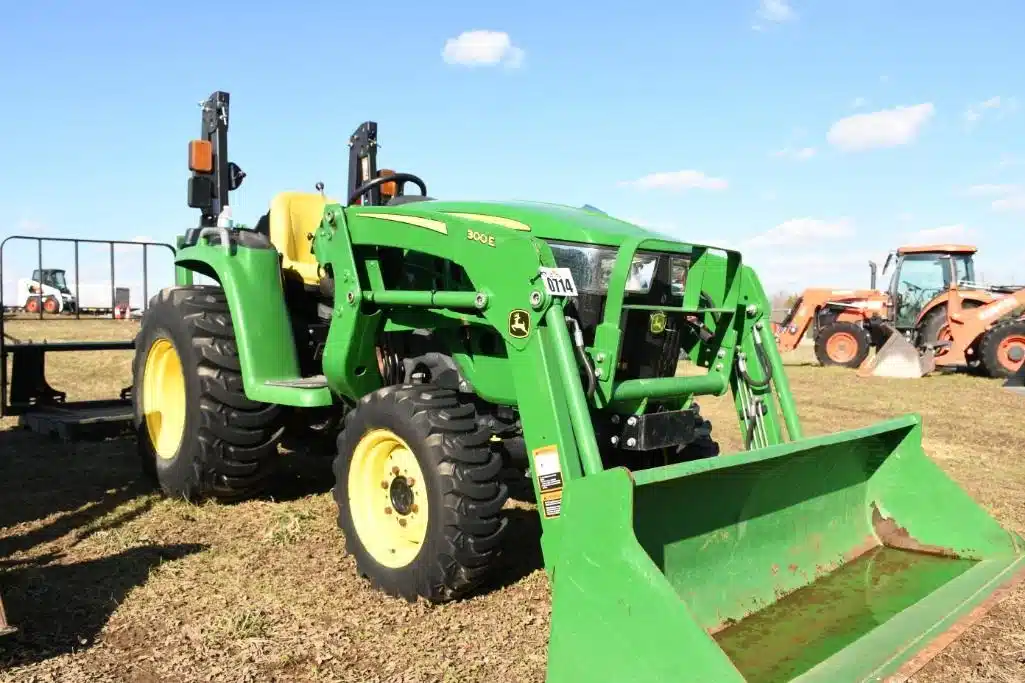 Gallery image 1 for Used John Deere 3025E Tractor