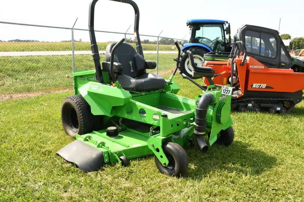 Image pour Usagé Mean Green Mowers CXR-60 Tondeuse à rayon de braquage zéro