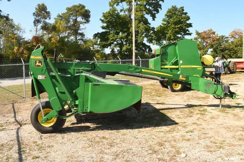 Gallery image 2 for Used John Deere 630 MOCO Disc Mower Conditioner