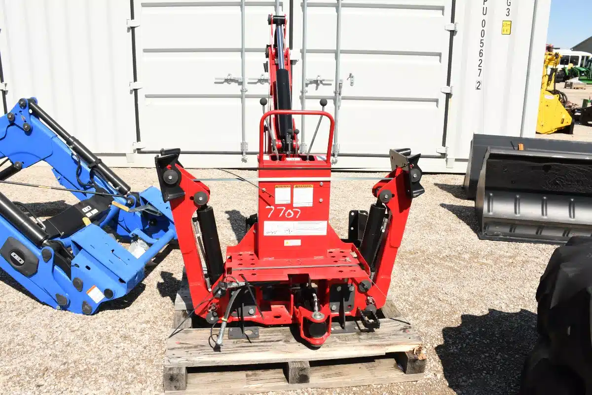 Gallery image 2 for New Massey Ferguson BK Backhoe Attachment