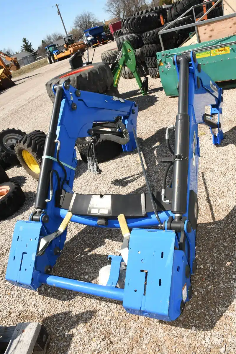 Gallery image 2 for New 2015 Alo QUICKE Q26 Front End Loader