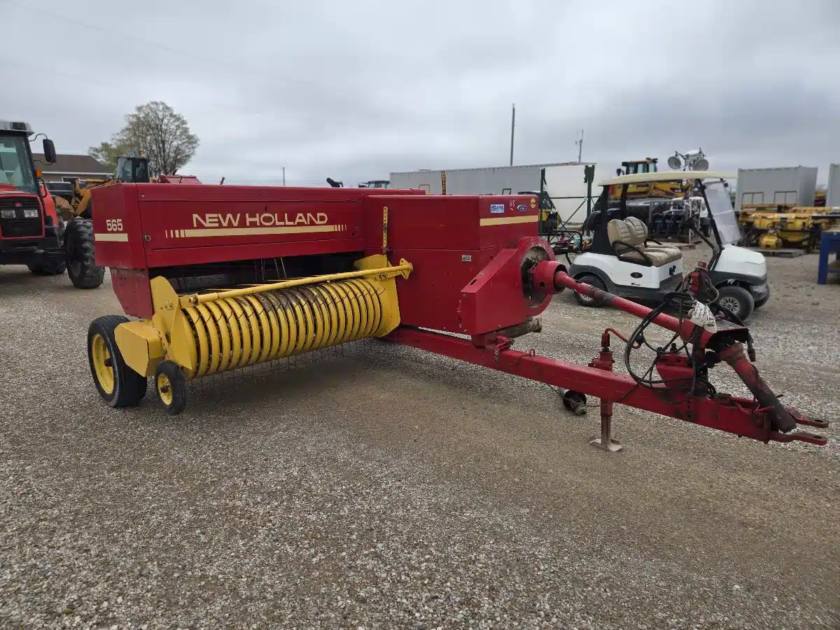 Gallery image 1 for Used New Holland 565 Square Baler - Small