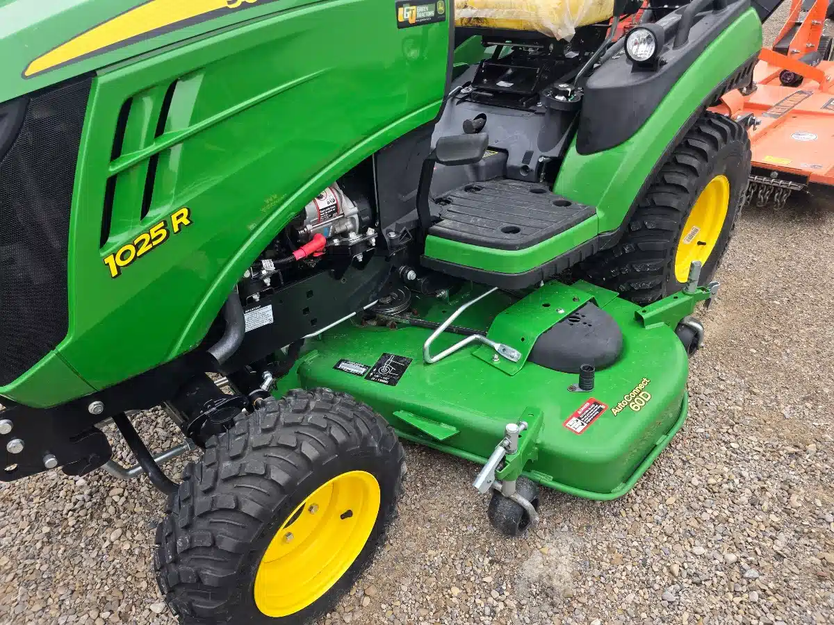 Gallery image 2 for Used 2021 John Deere 1025R Tractor