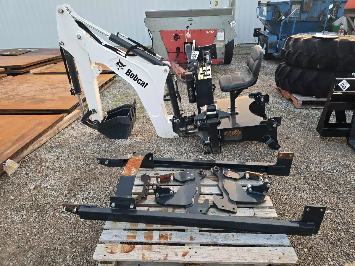 Gallery image 1 for Bobcat BH86-5 Backhoe Attachment