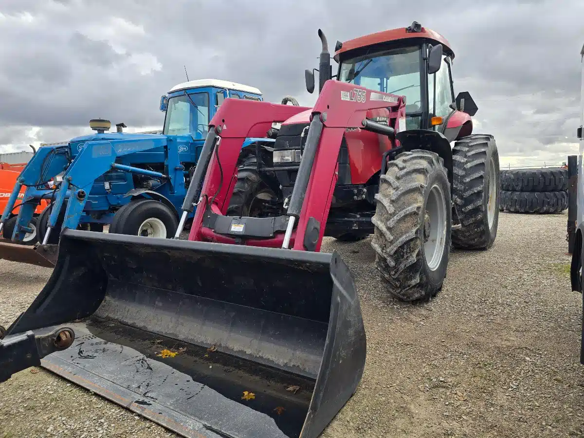 Gallery image 2 for Case IH FARMALL 140A Tractor