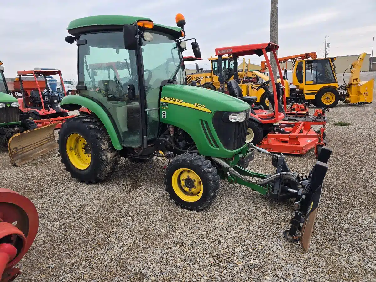 Gallery image 2 for John Deere 3720 Tractor