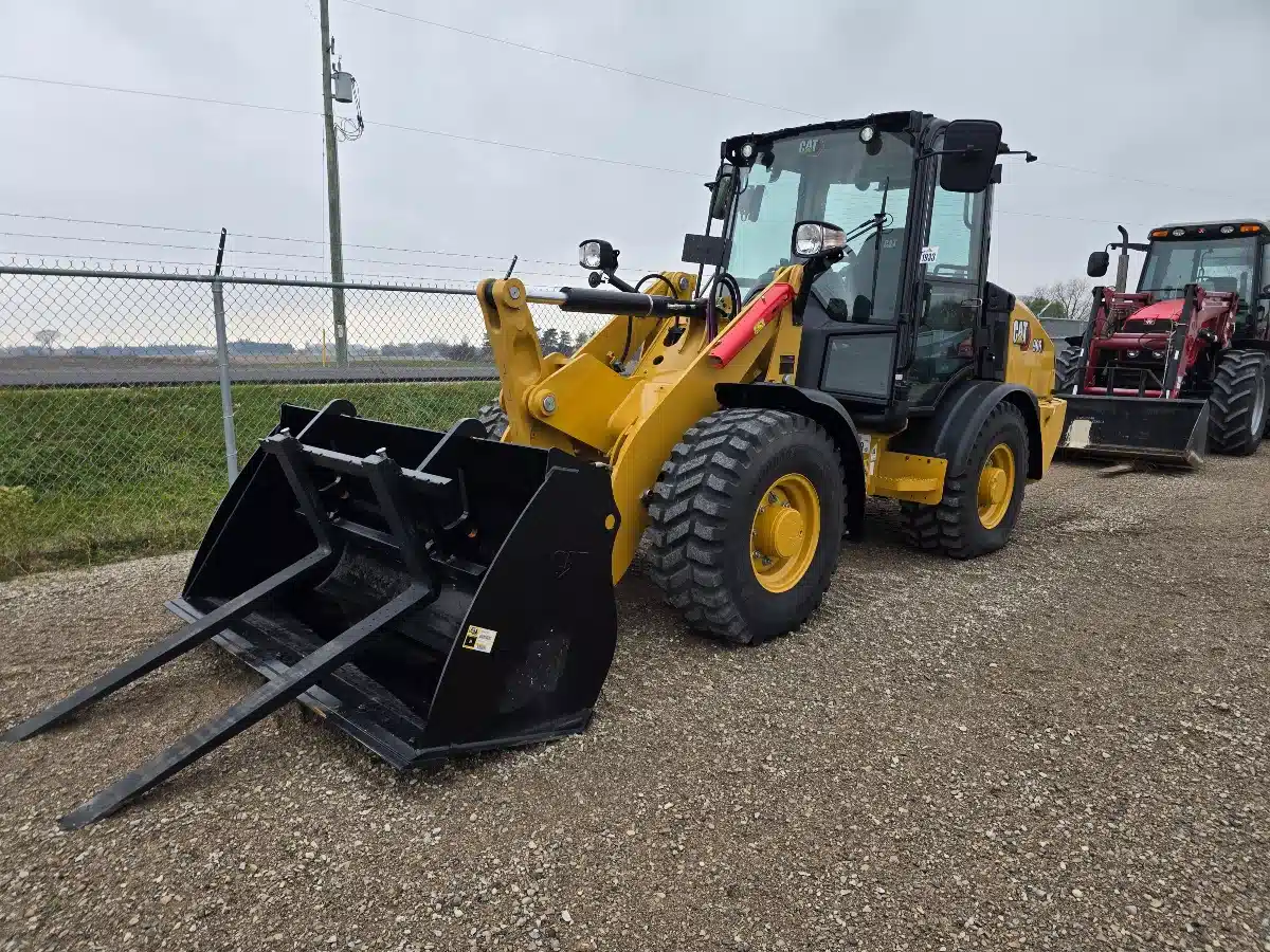 2024 Caterpillar 906 Wheel Loader