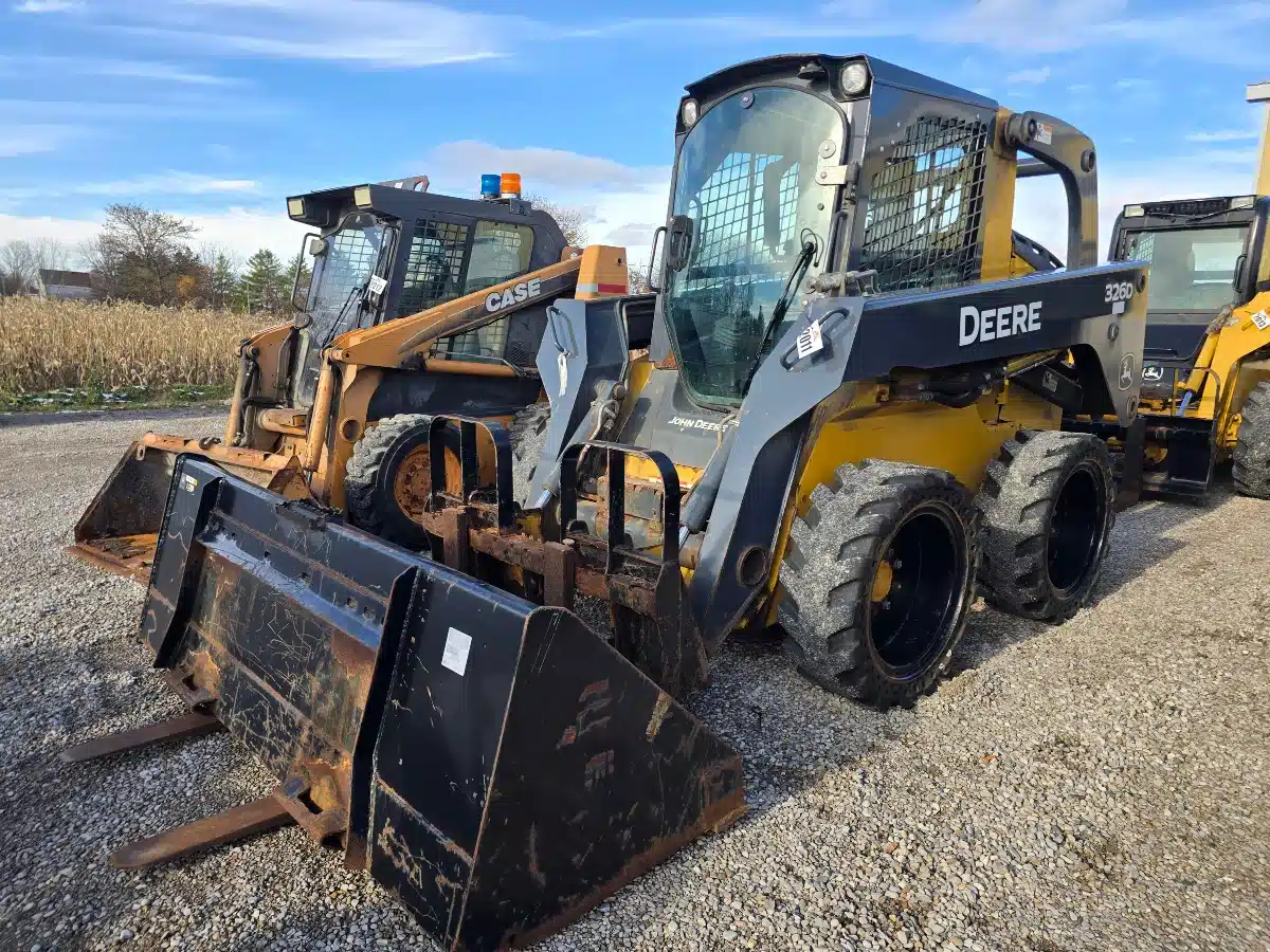 John Deere 326D Skid Steer