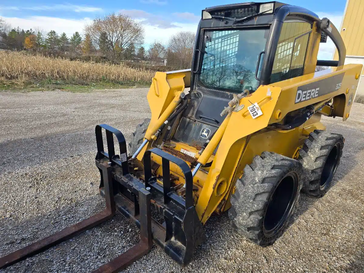 Gallery image 2 for John Deere 325 Skid Steer