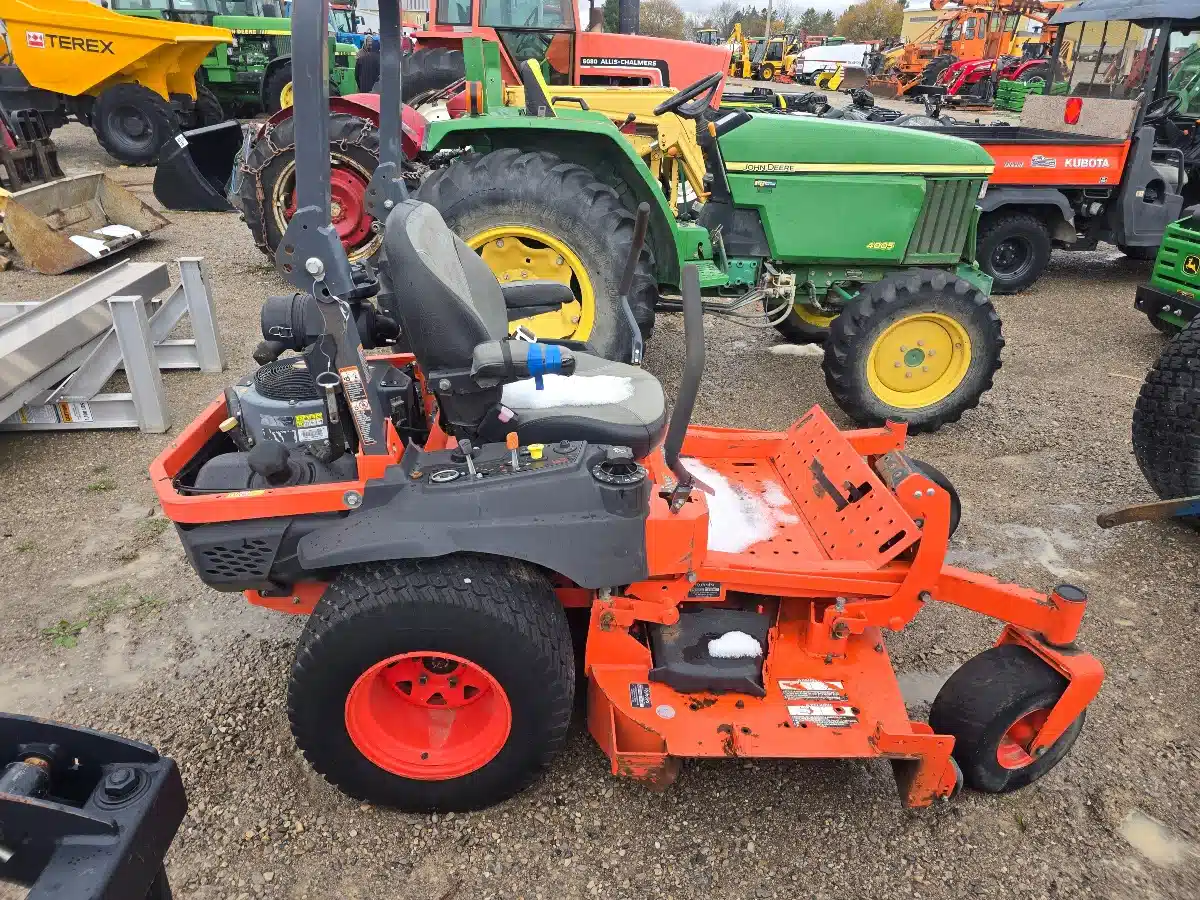 Gallery image 2 for Kubota Z726XKW-60 Mower - Zero Turn