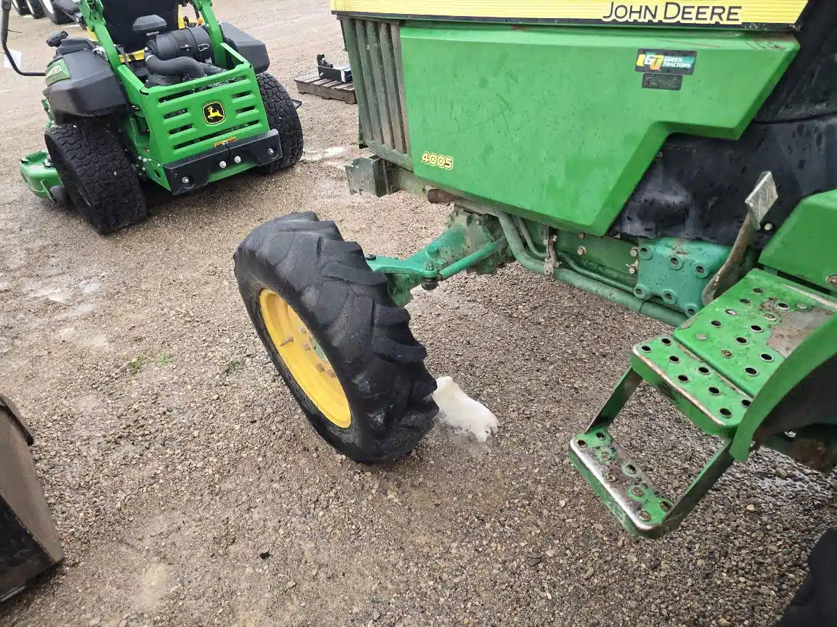 Gallery image 2 for John Deere 4005 Tractor