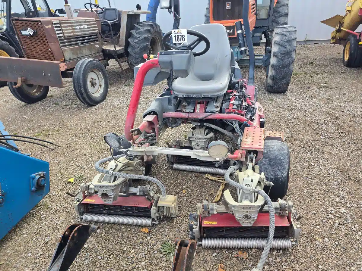 Gallery image 2 for Toro GREENSMASTER 3320 TRIFLEX Mower - Reel