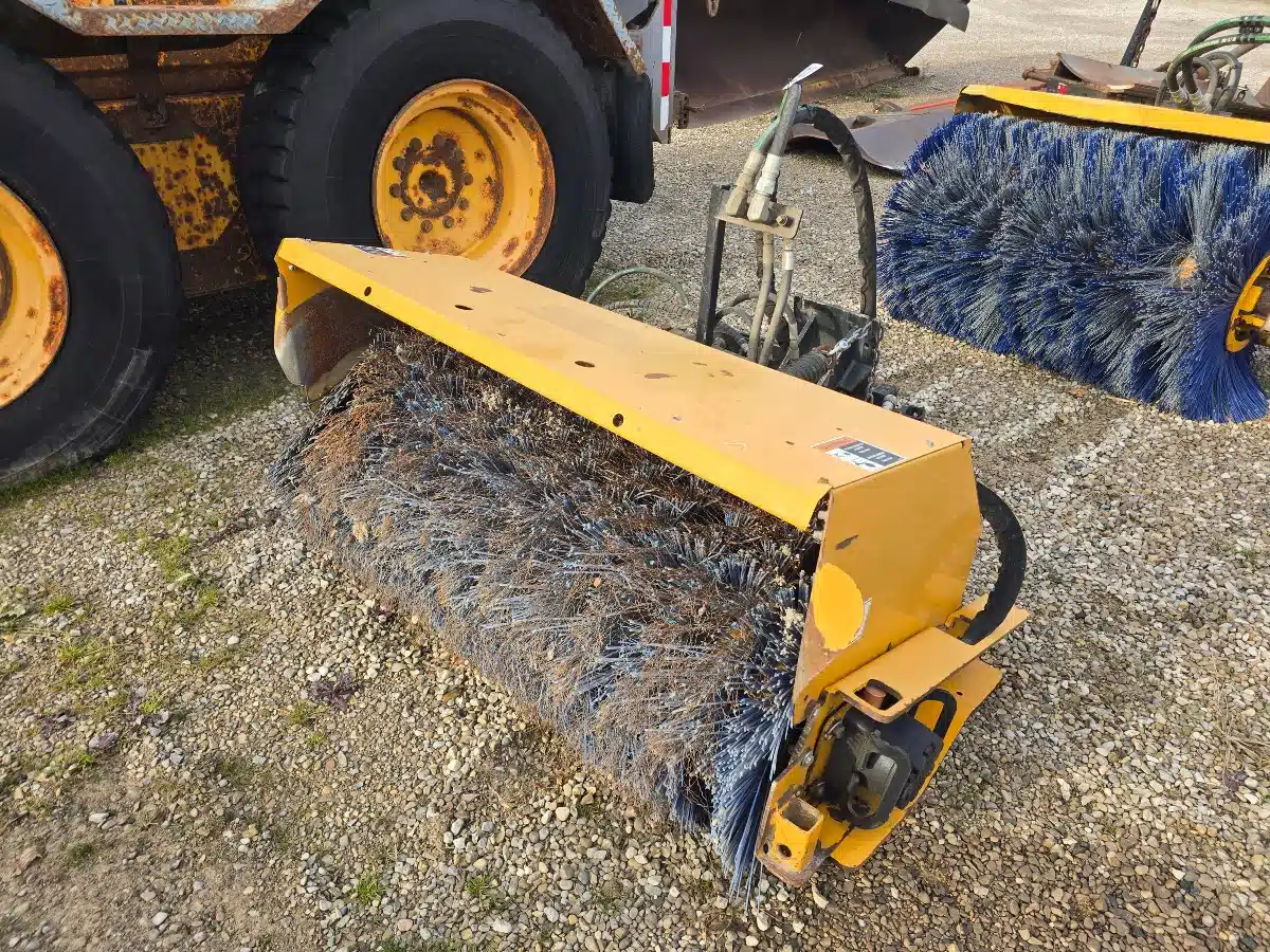 Gallery image 1 for Trackless Vehicles AS0C34 Sweeper