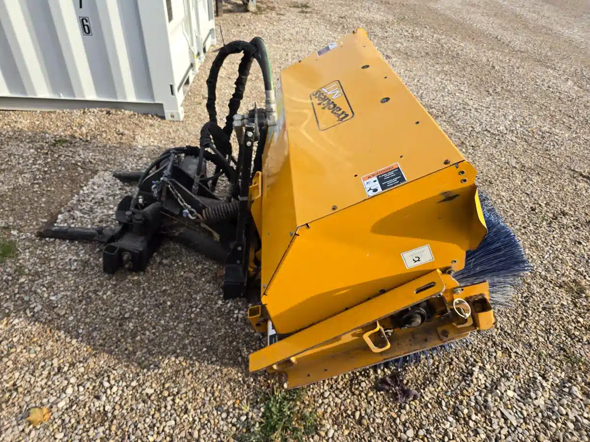 Gallery image 2 for Trackless Vehicles AS0C34 Sweeper