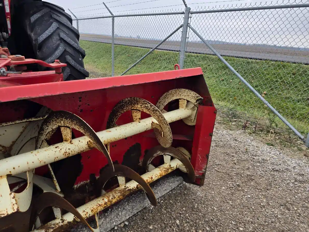 Gallery image 2 for Buhler 960 Snow Blower