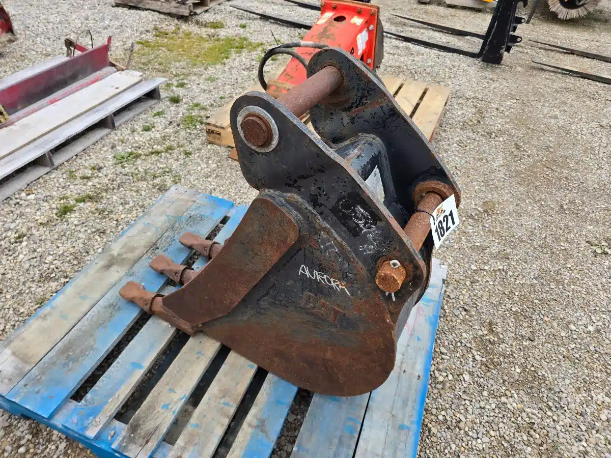 Gallery image 1 for Caterpillar 12 INCH Bucket