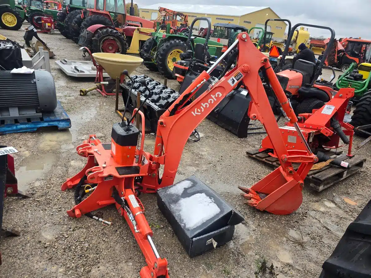 Gallery image 1 for Kubota BH70 Backhoe Attachment