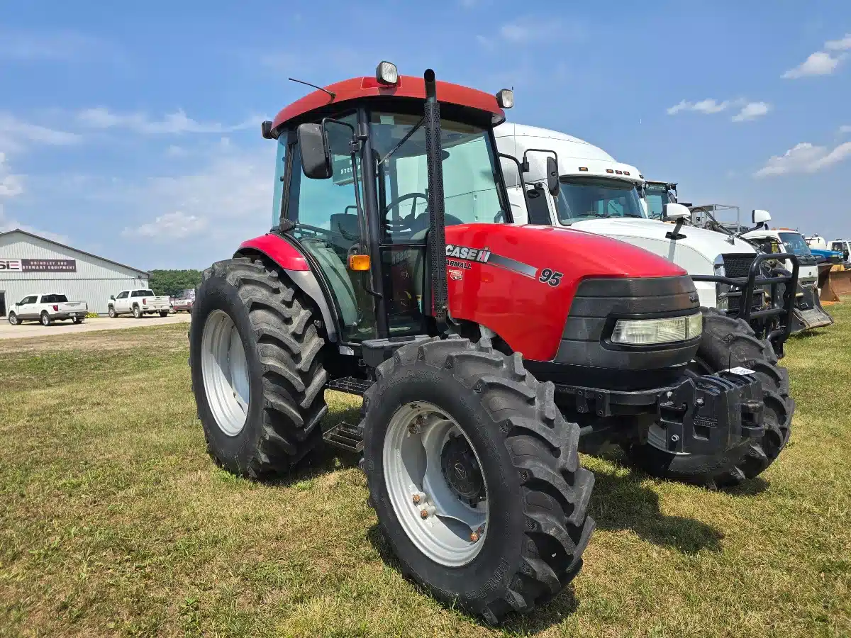 Case IH FARMALL 95 Tractor