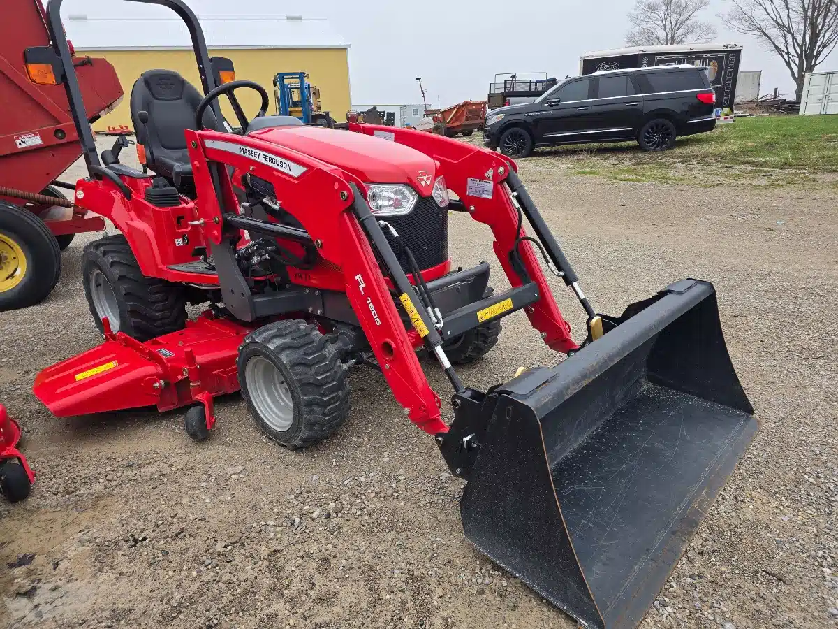 Gallery image 2 for 2023 Massey Ferguson GC1723E Tractor