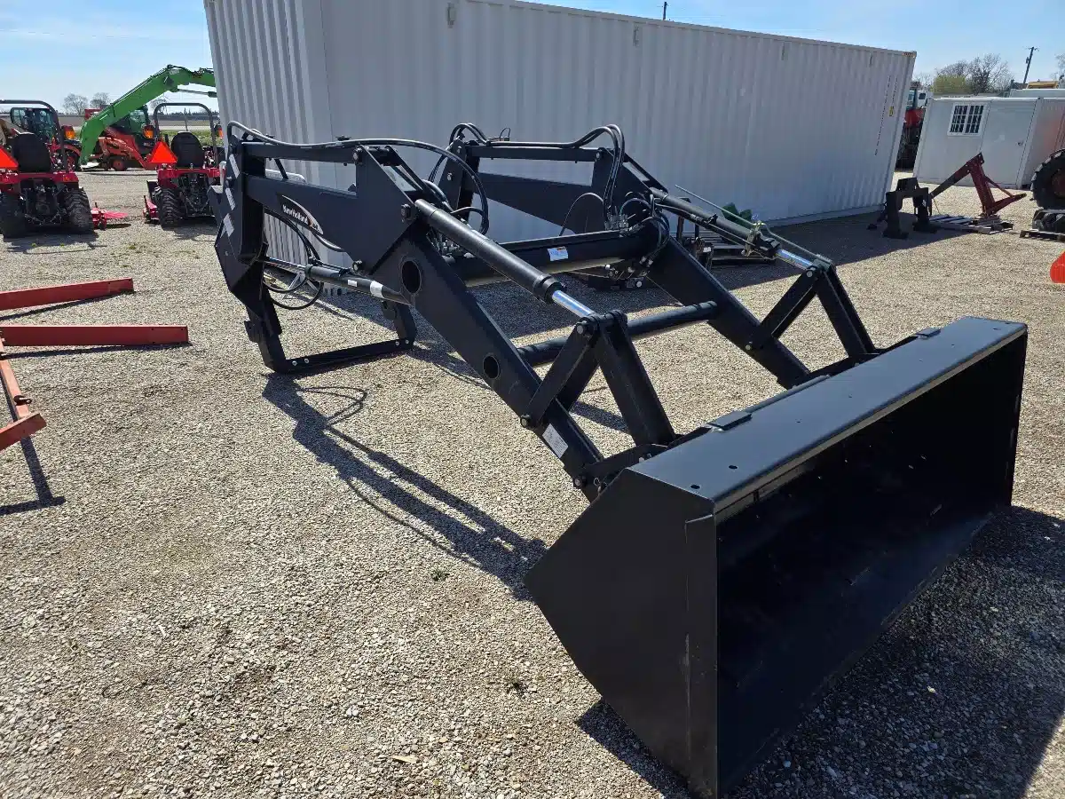 Photo de la Galerie 1 pour New Holland 84LB chargeur frontal