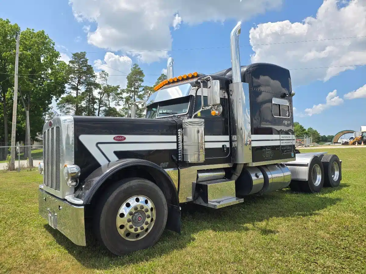 Gallery image 2 for 2015 Peterbilt 389 Semi-Truck