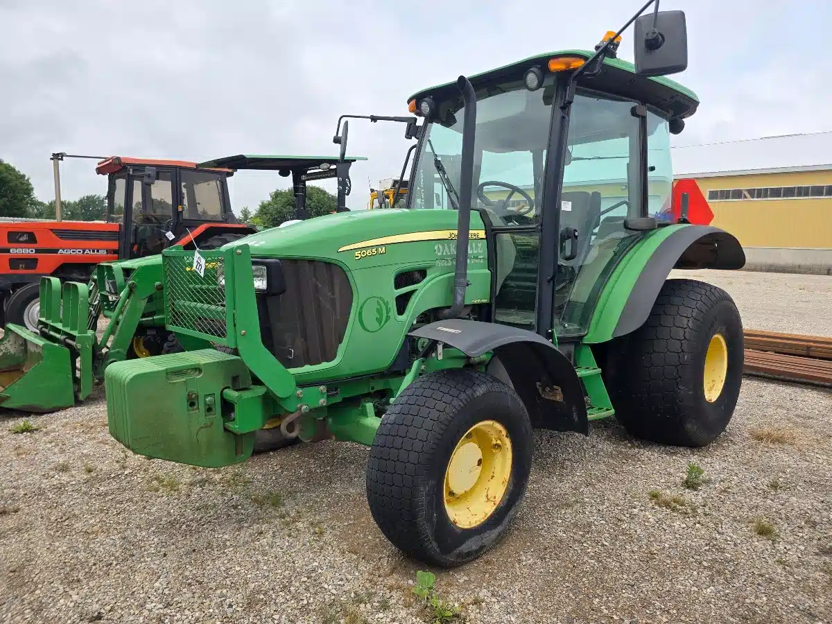 Photo de la Galerie 1 pour John Deere 5065M Tracteur