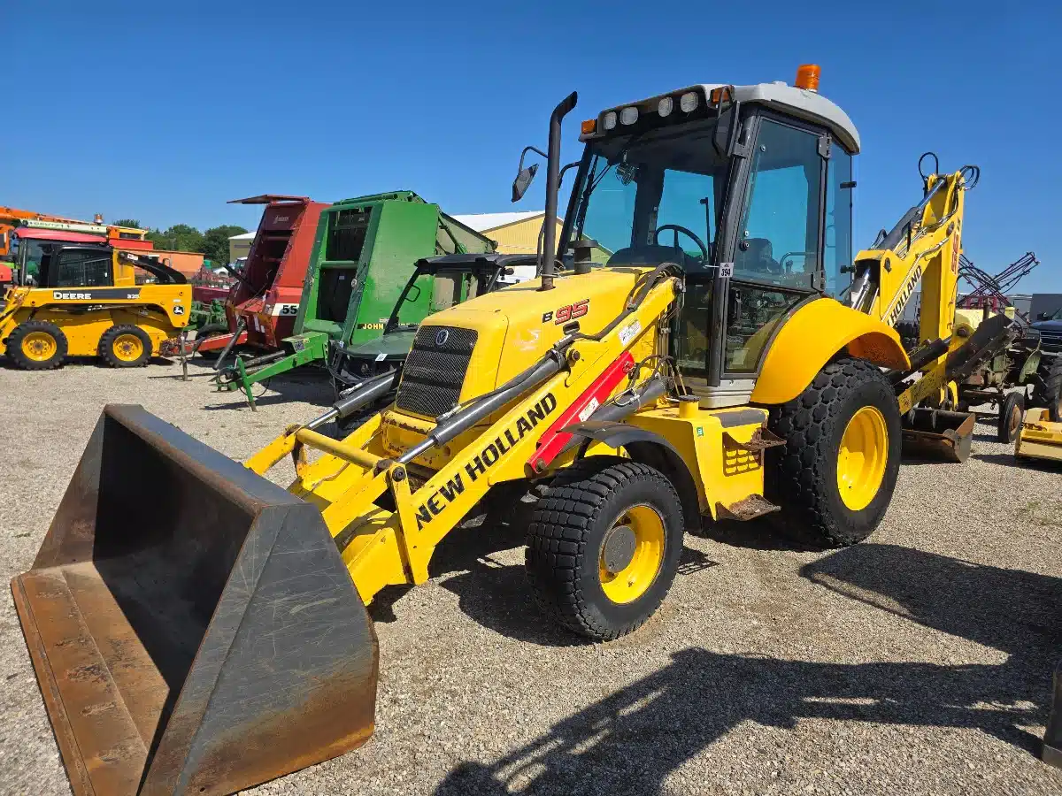 Gallery image 1 for New Holland B95 Backhoe Loader