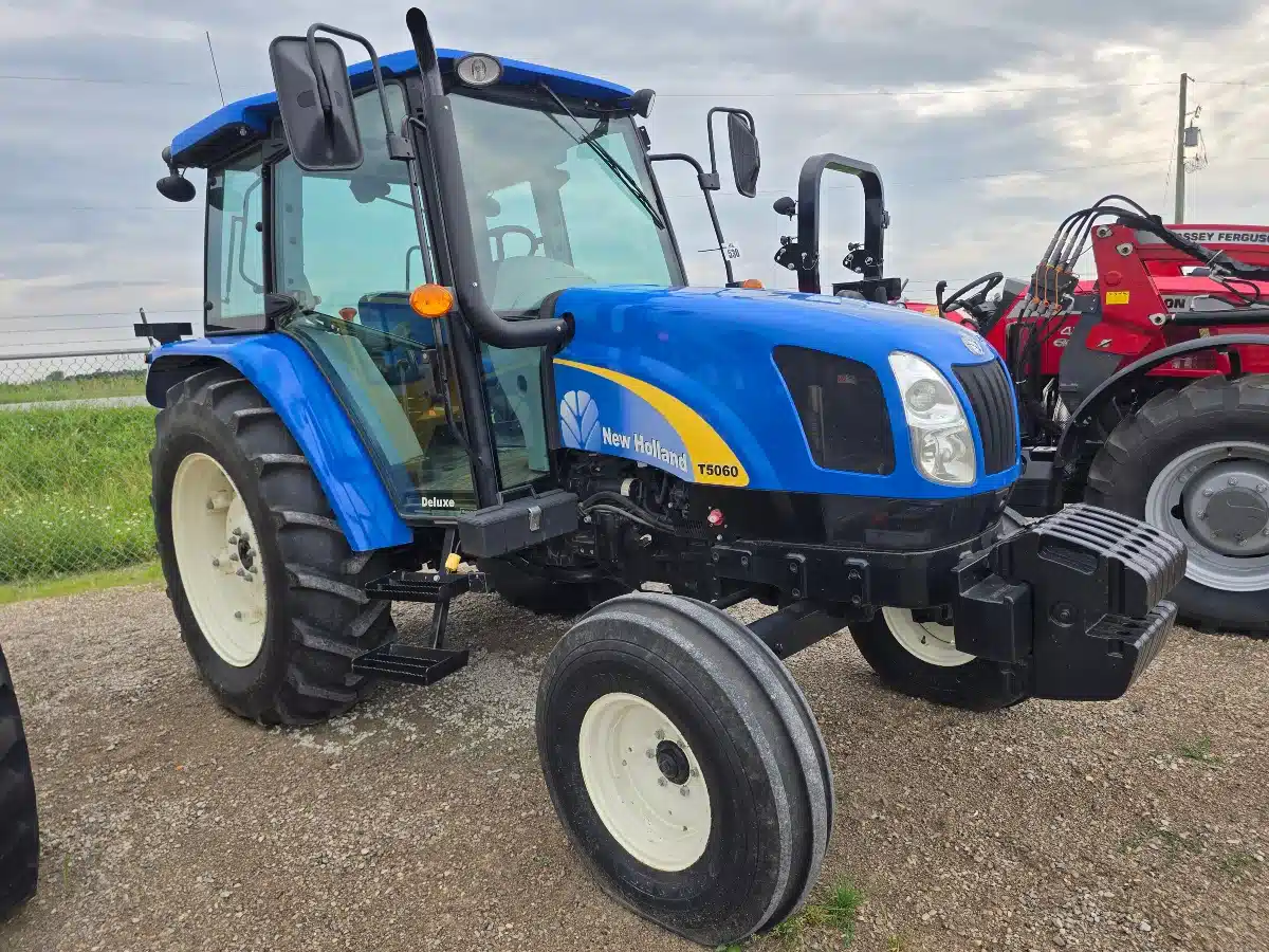 Photo de la Galerie 2 pour New Holland T5060 Tracteur