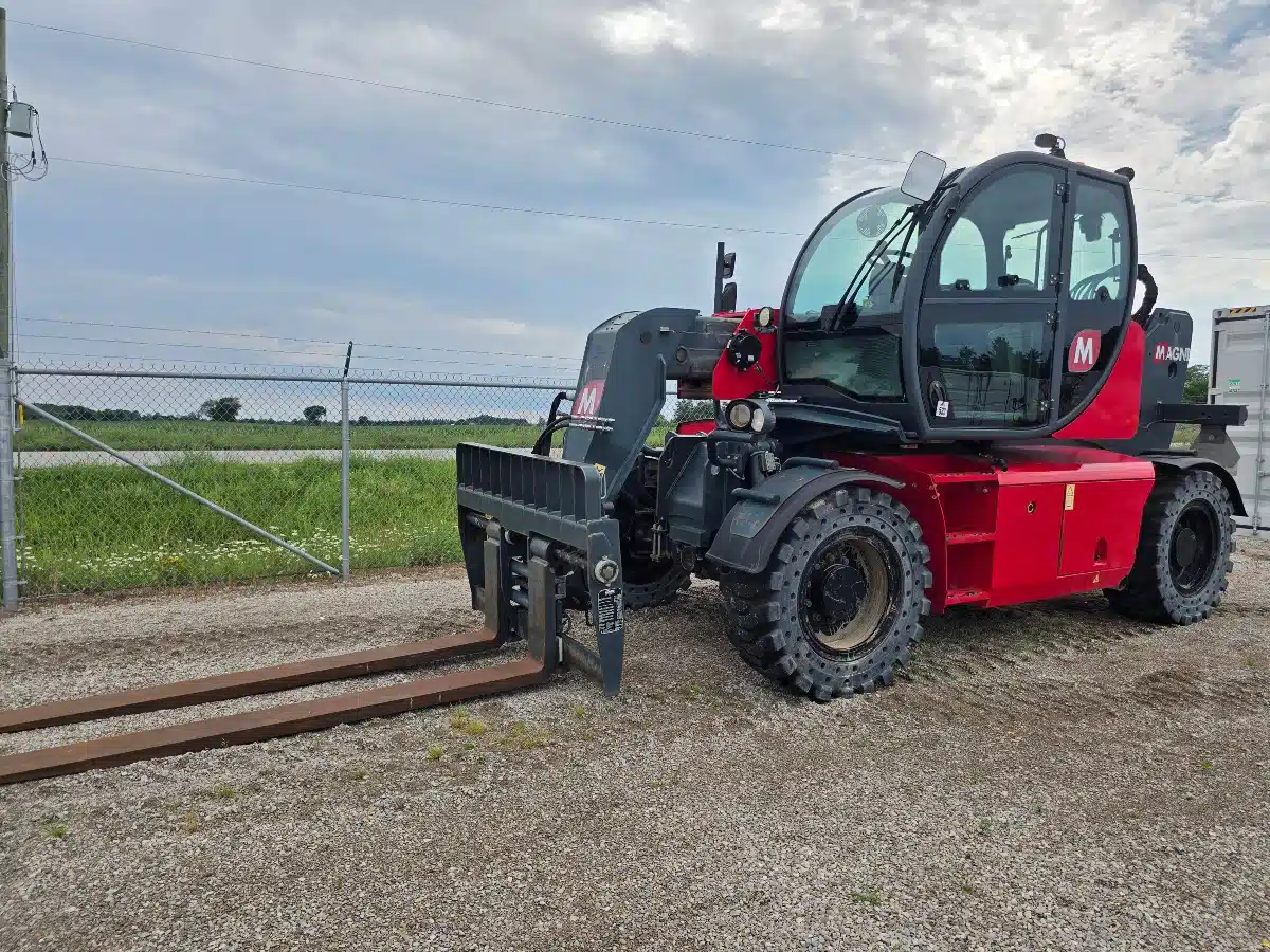 Gallery image 1 for 2020 Magni HTH10.10 TeleHandler