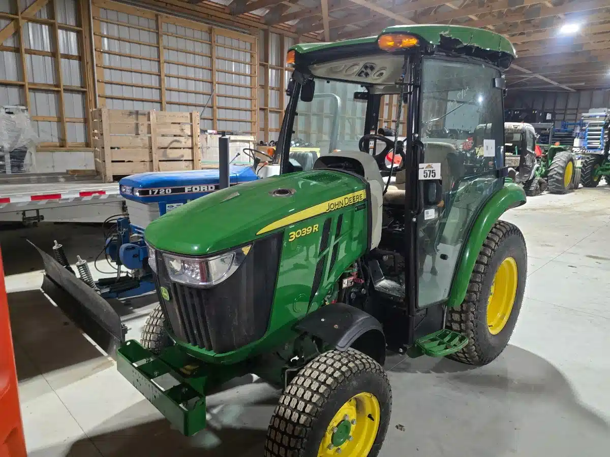 Gallery image 2 for 2024 John Deere 3039R Tractor