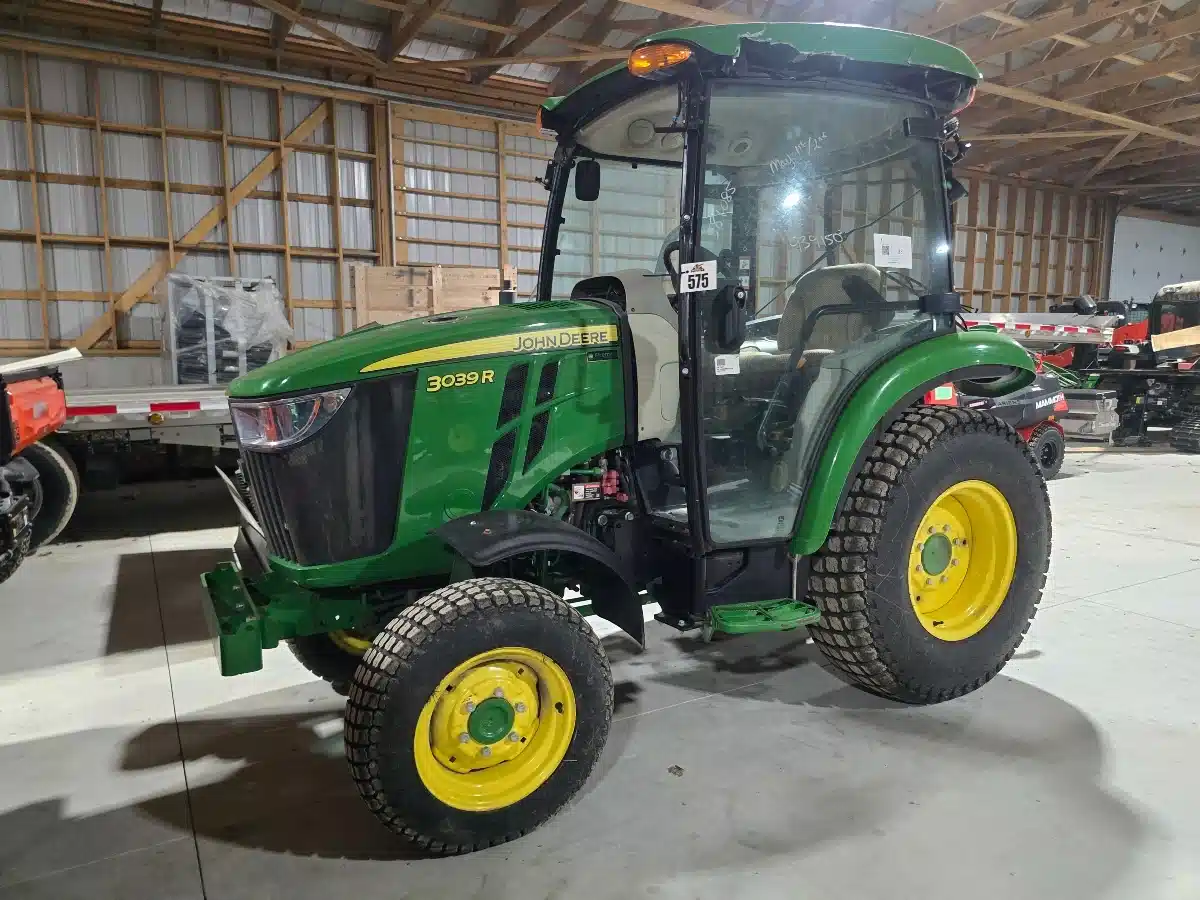 Gallery image 1 for 2024 John Deere 3039R Tractor