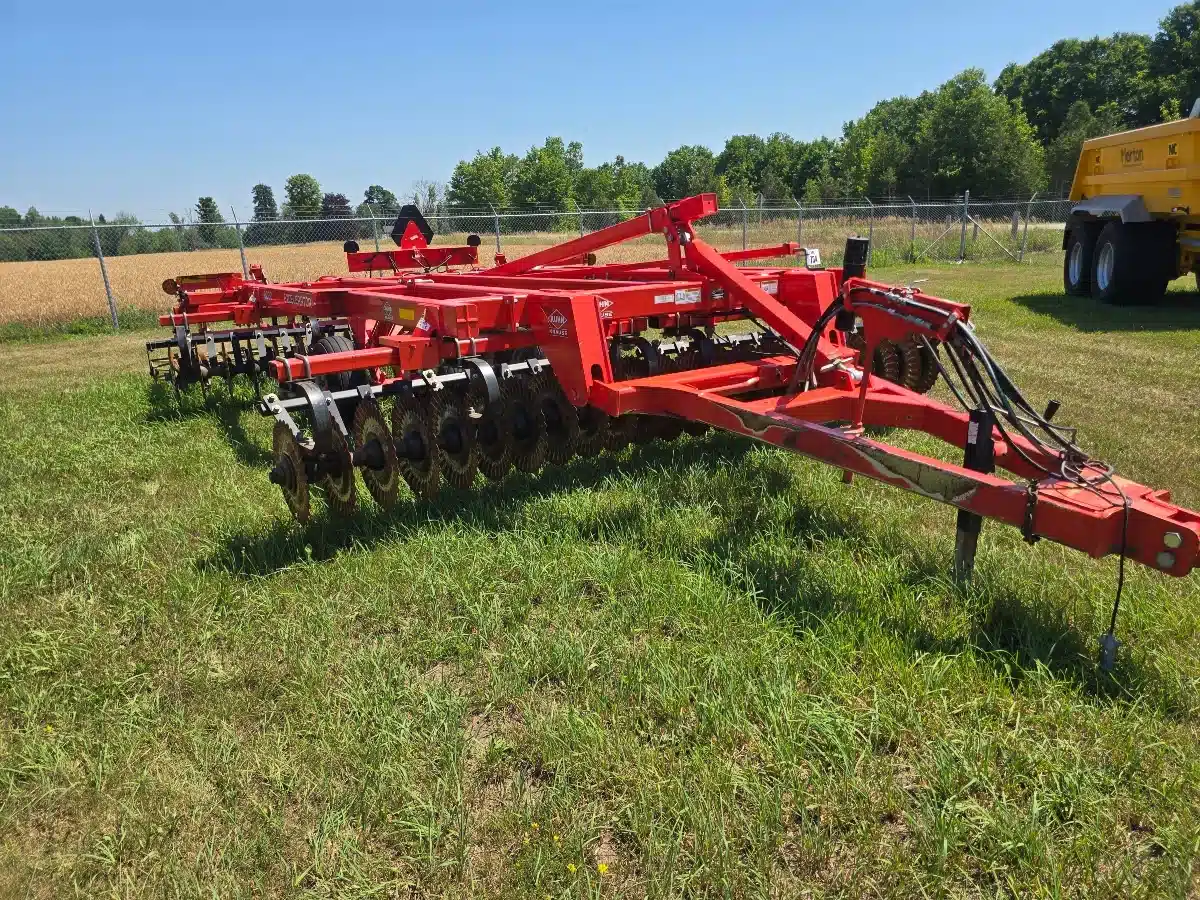 Gallery image 2 for Kuhn Excelerator 8000 Vertical Tillage