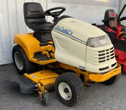 Photo de la Galerie 2 pour Cub Cadet 3235 Tracteur à pelouse
