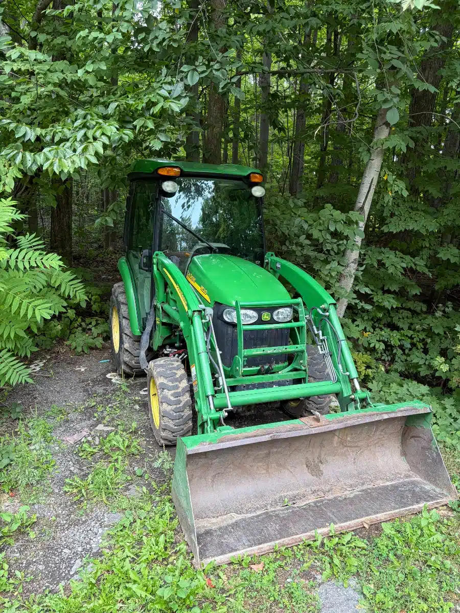Gallery image 1 for John Deere 3520 Tractor