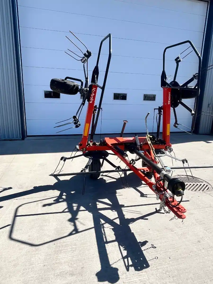 Gallery image 2 for Used 2023 Kubota TE4052T Tedder