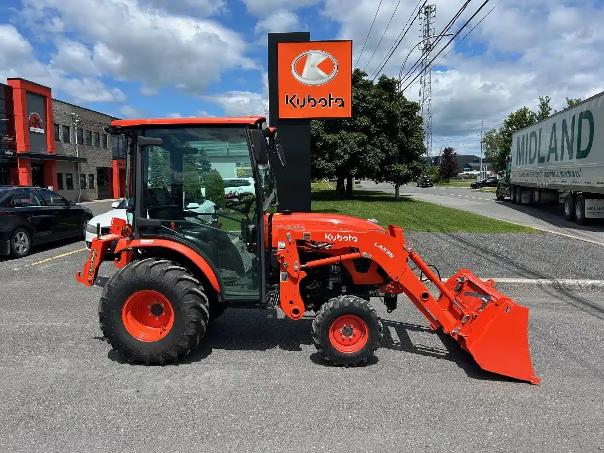 Gallery image 1 for Used 2020 Kubota LX2610 Tractor