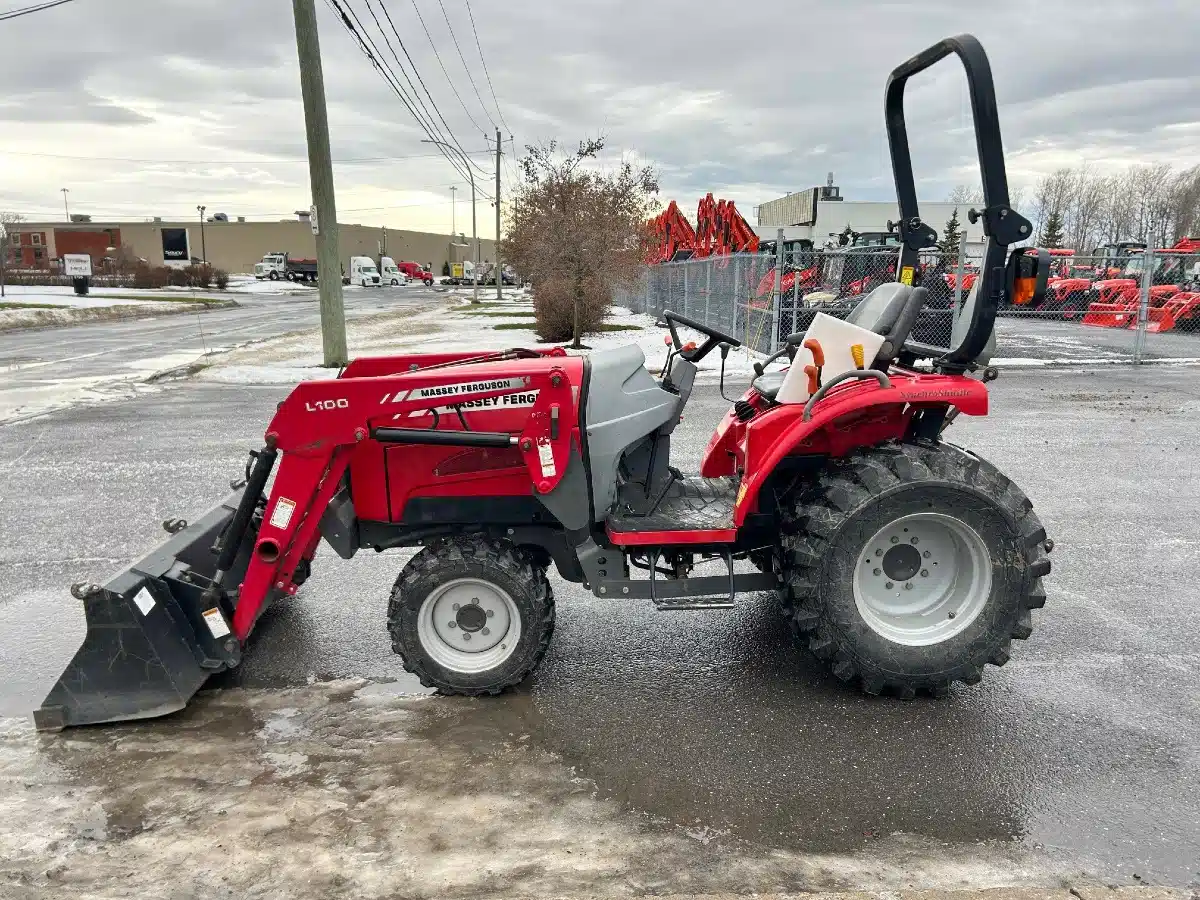 Gallery image 2 for Used 2013 Massey Ferguson 1529 Tractor