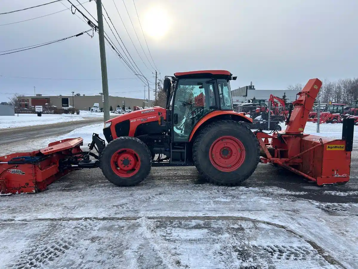 Gallery image 2 for 2017 Kubota M5-111HDCC Tractor