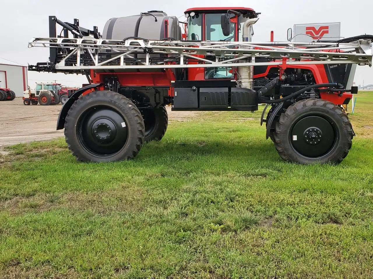 Gallery image 2 for 2024 Apache AS1250XP Sprayer - Self Propelled