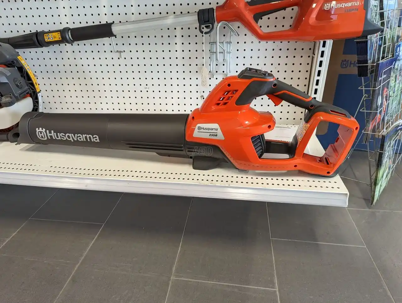Gallery image 1 for New 2021 Husqvarna 230iB Leaf Blower