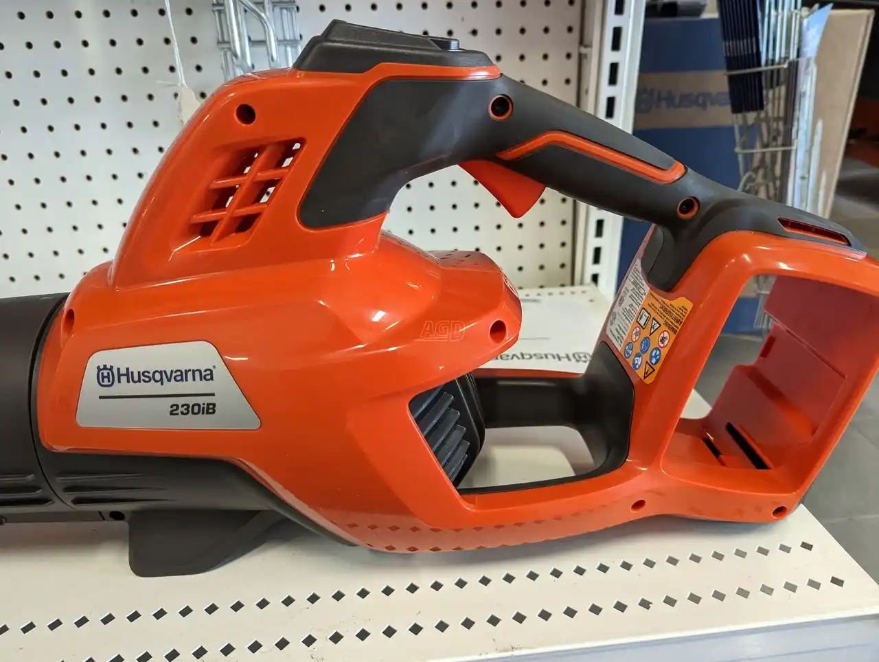 Gallery image 2 for New 2021 Husqvarna 230iB Leaf Blower