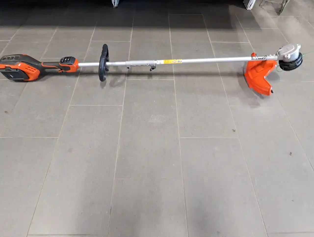 Gallery image 1 for New 2021 Husqvarna 220iL Trimmer