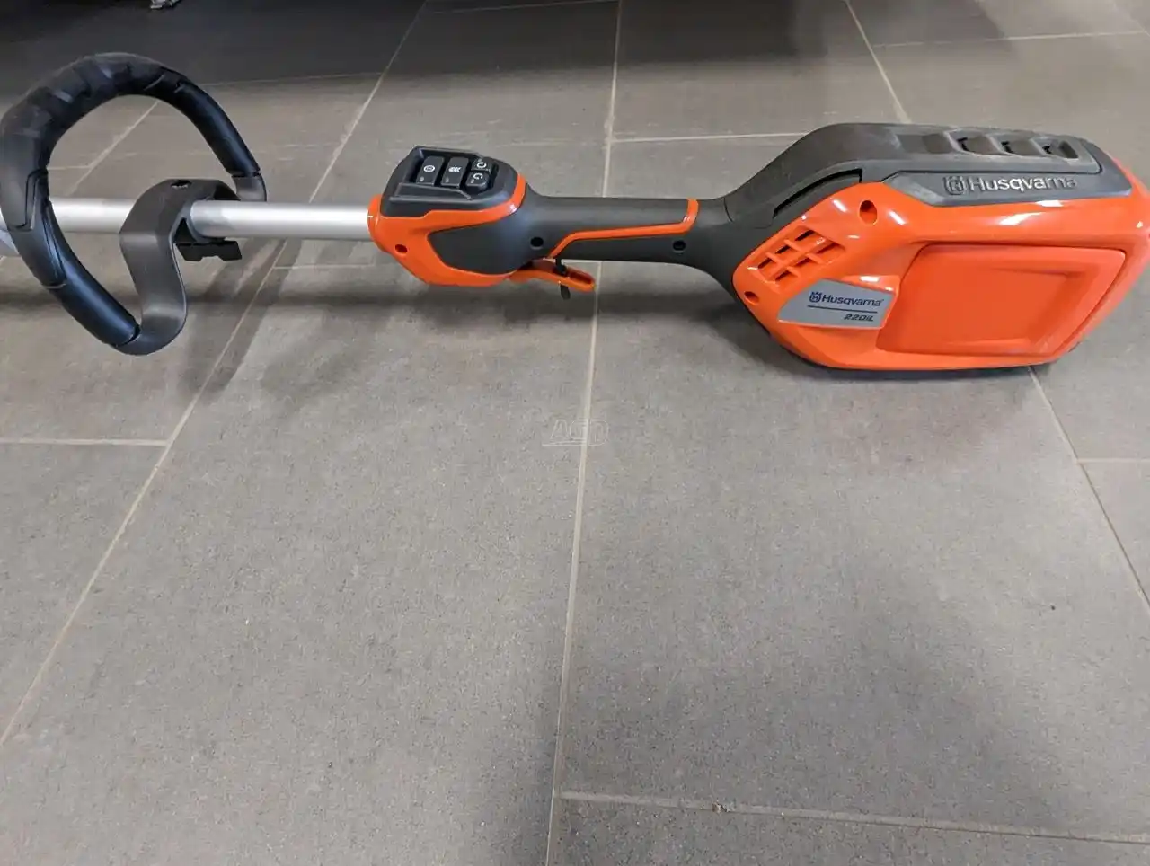 Gallery image 2 for New 2021 Husqvarna 220iL Trimmer