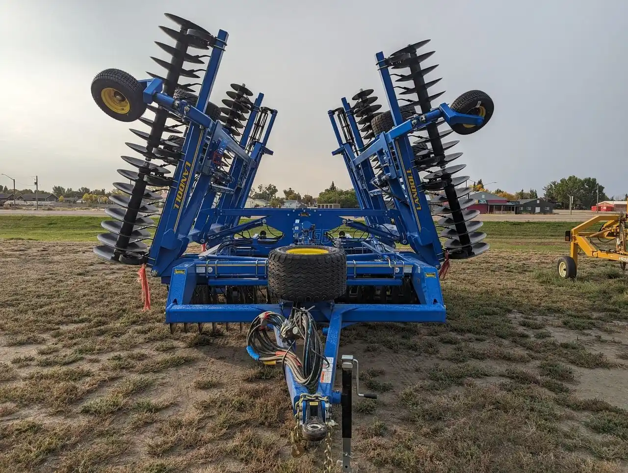 Gallery image 2 for New Landoll 7530 Vertical Tillage