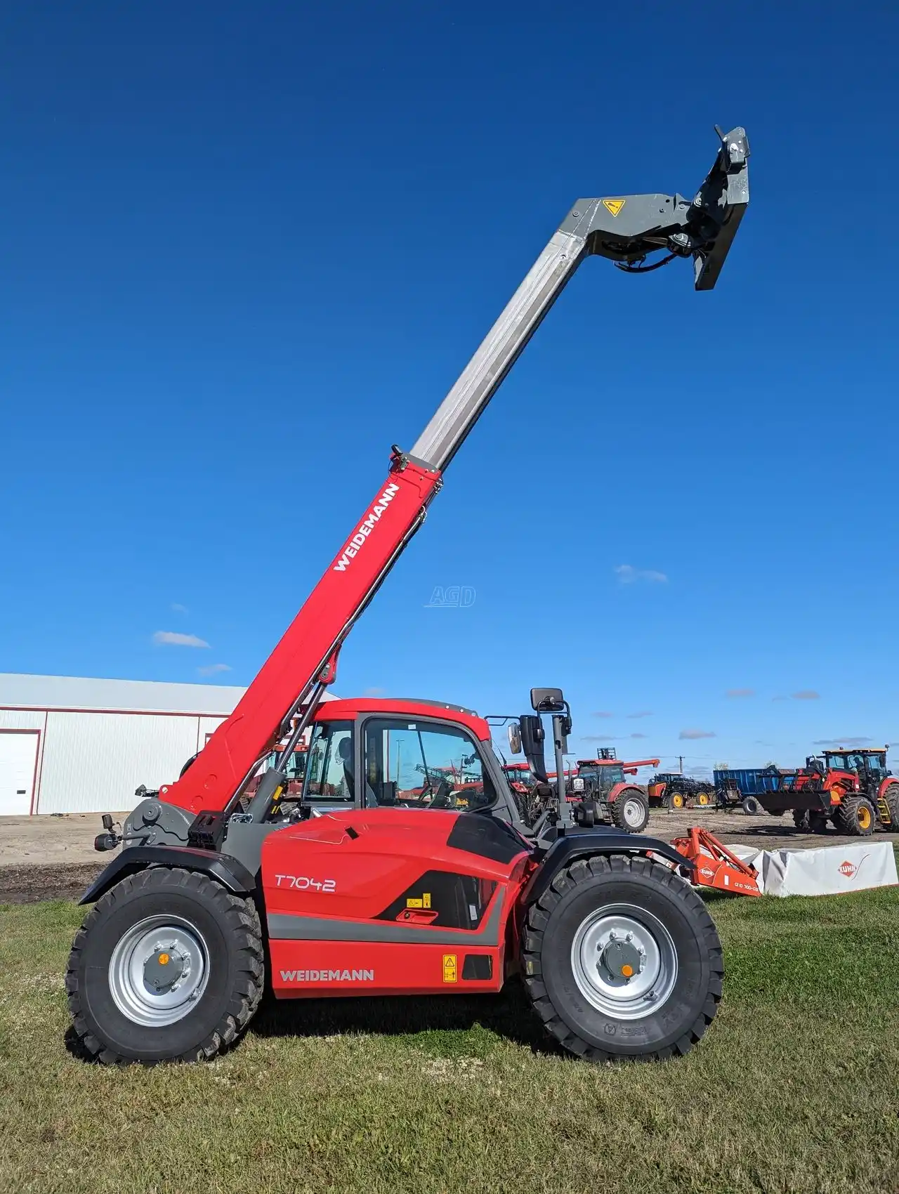 Gallery image 1 for New 2023 Weidemann T7042 TeleHandler
