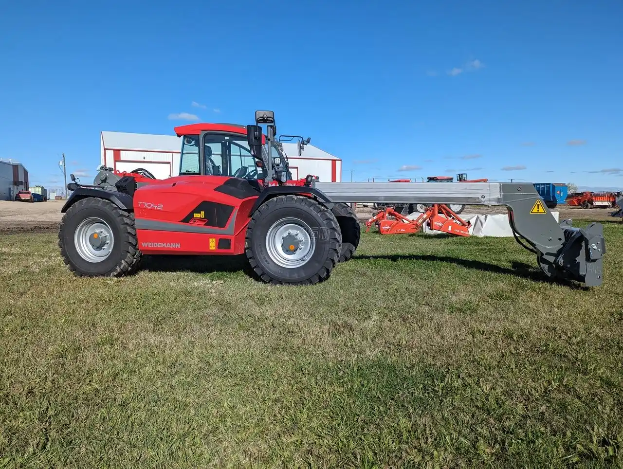 Gallery image 2 for New 2023 Weidemann T7042 TeleHandler
