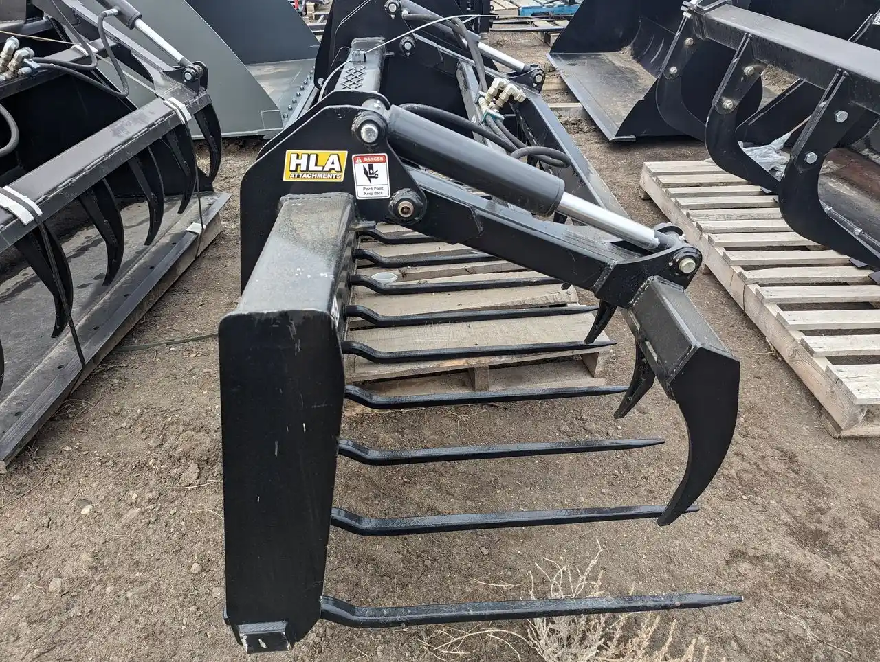Gallery image 2 for New 2023 HLA MFE96BO500GR84 Manure Fork