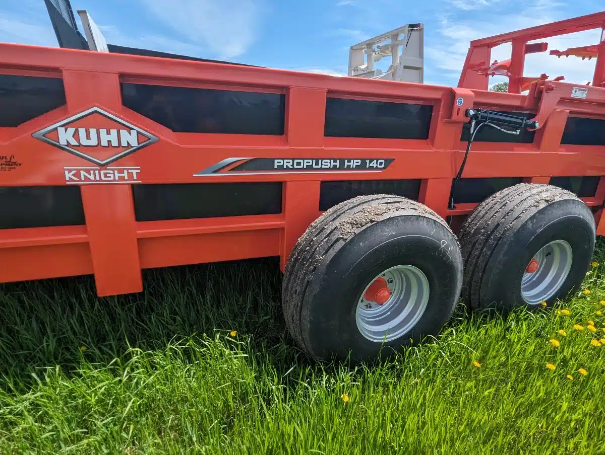 Gallery image 2 for New 2024 Kuhn HP140 Manure Spreader