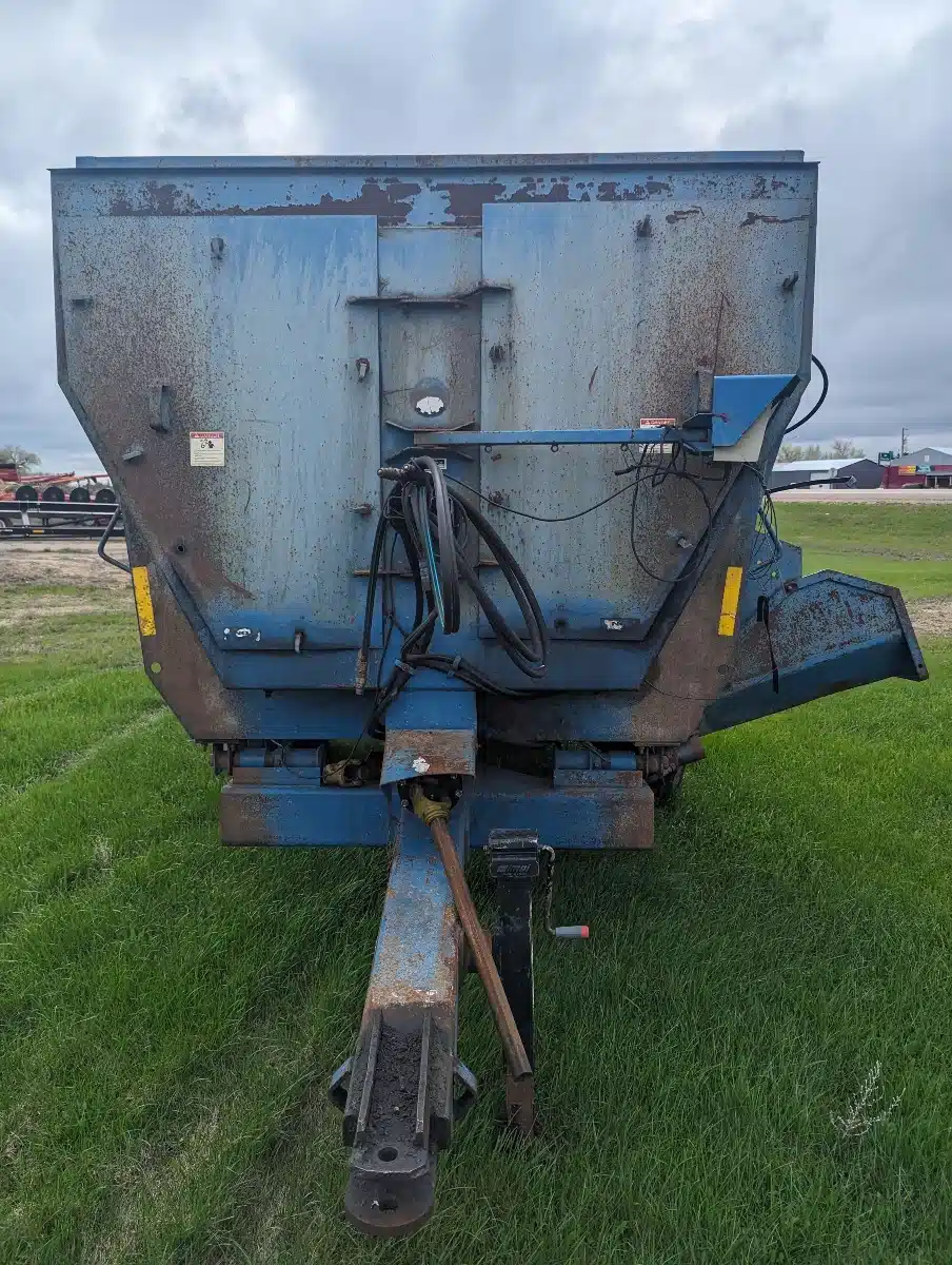 Gallery image 2 for Used 1999 Lucknow HM500 TMR Mixer