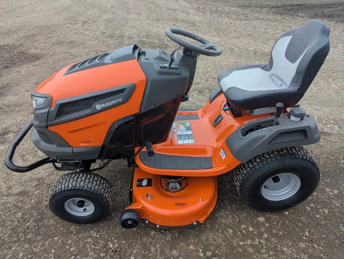 Gallery image 1 for New 2025 Husqvarna TS 142 Lawn Tractor